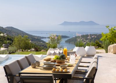 Panoramic Ionian Sea horPanoramic Ionian Sea horizon at golden hourizon at golden hour