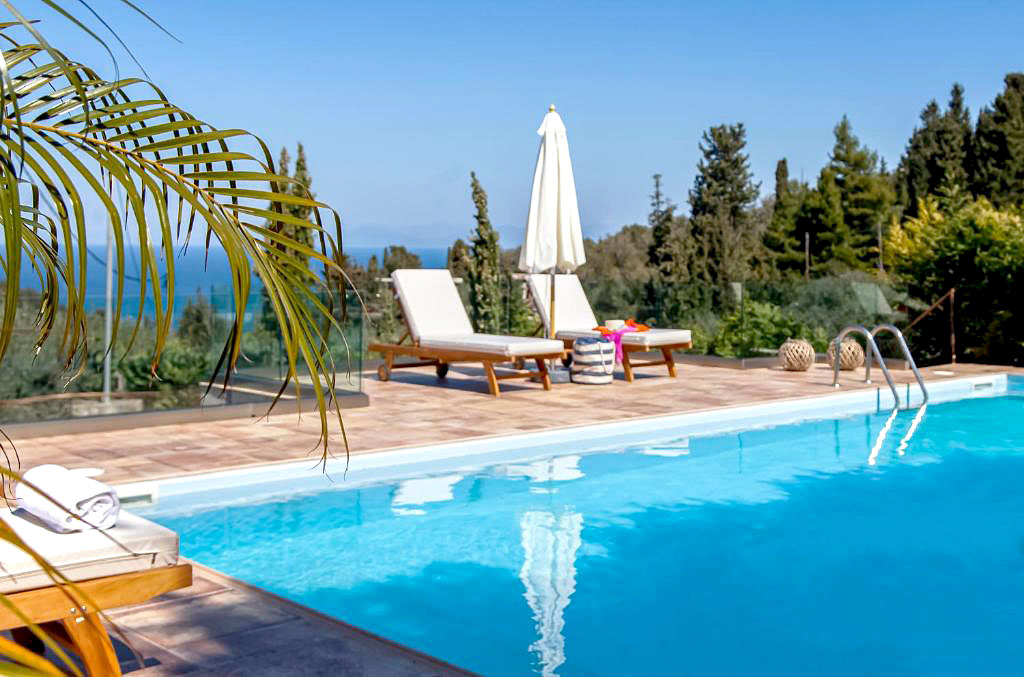 caza azul agios Nikitas pool